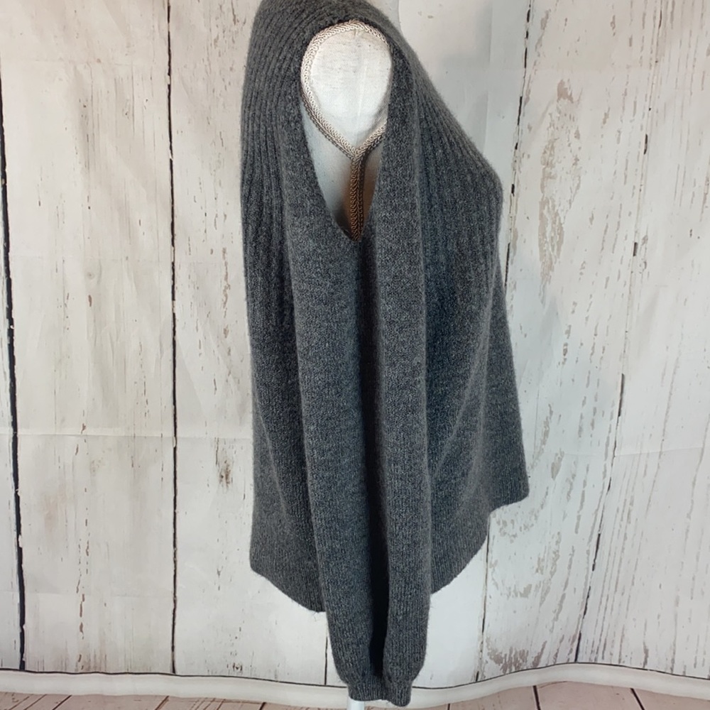 Abercrombie & Finch sweater - Picture 6 of 8